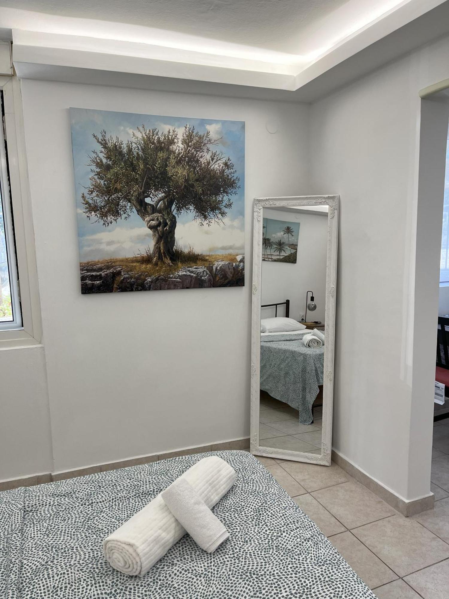 Skg Retreat Emerald - 5Min Walk From Seafront Salonicco Esterno foto