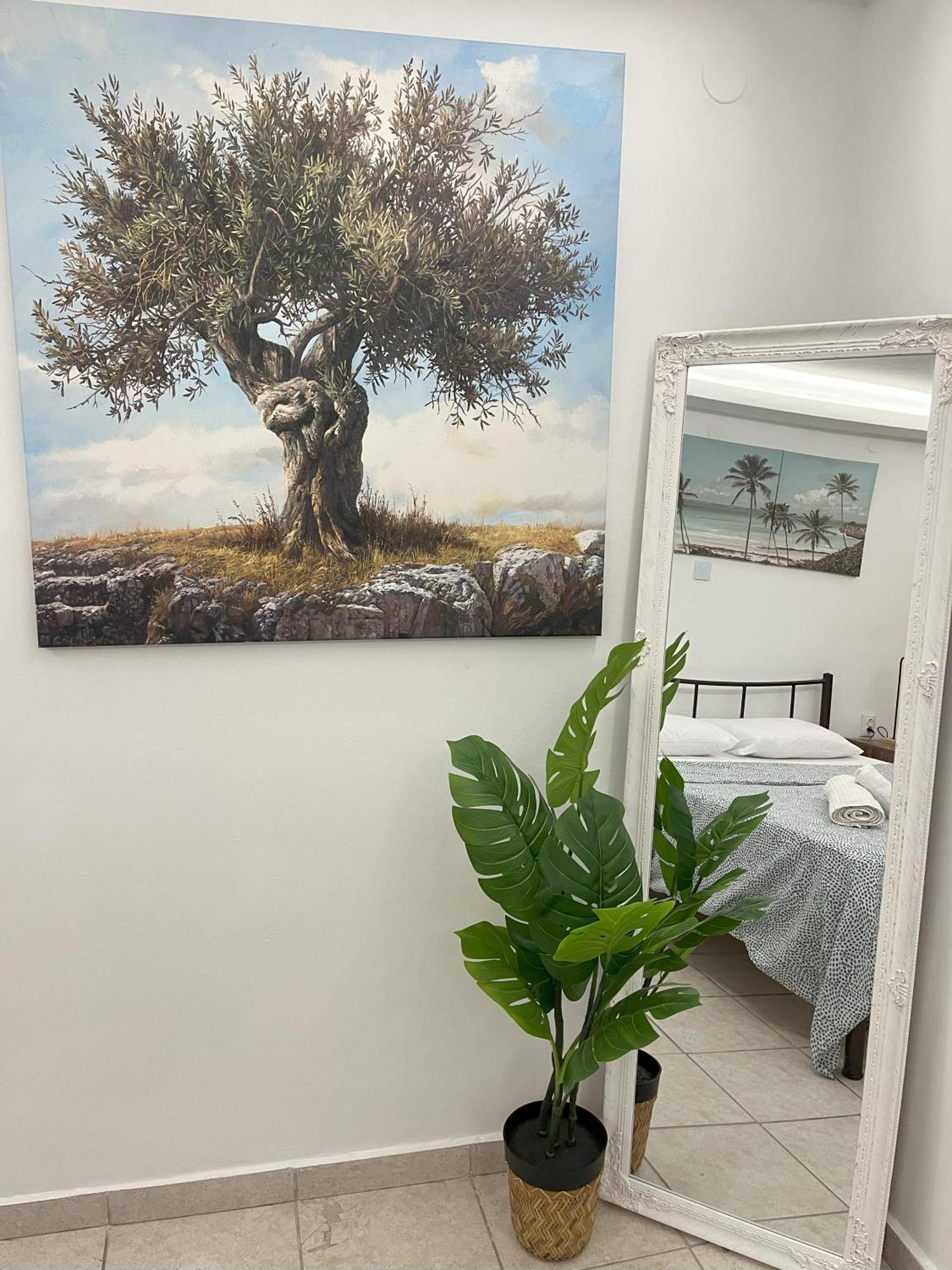 Skg Retreat Emerald - 5Min Walk From Seafront Salonicco Esterno foto